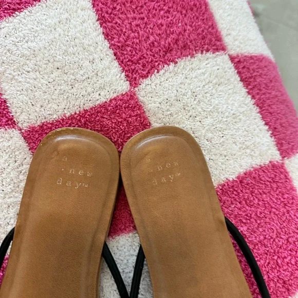 A New Day Women's Black and Tan Sandals - Picture 2 of 3